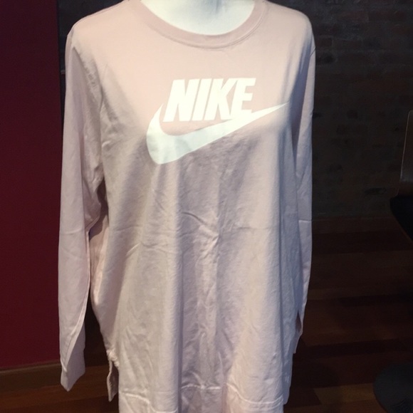 blush pink nike shirt
